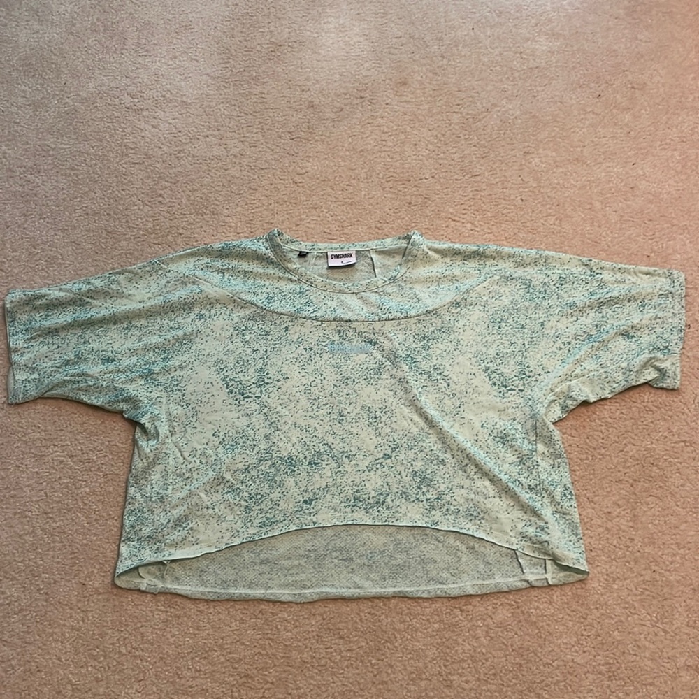Chalk light green gymshark crop shirt